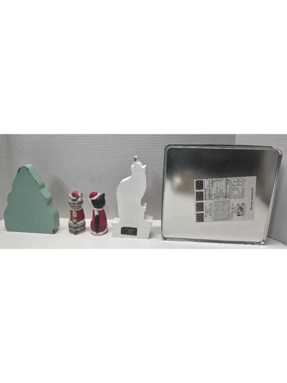 Christmas Cat Decor Lot of 5 Wooden Figurines Tree & Metal Tin Holiday